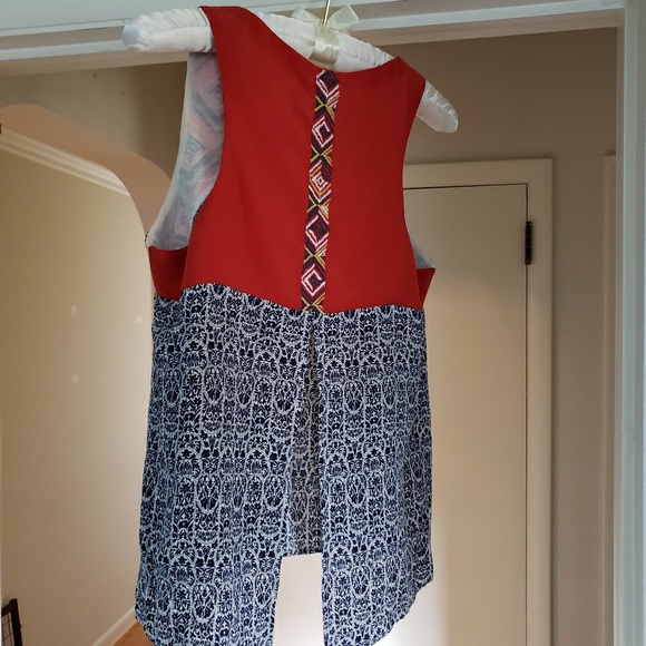 Top - Picture 2 of 2